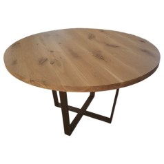 Okrągły, dębowy stół na czarnej podstawie ROUND